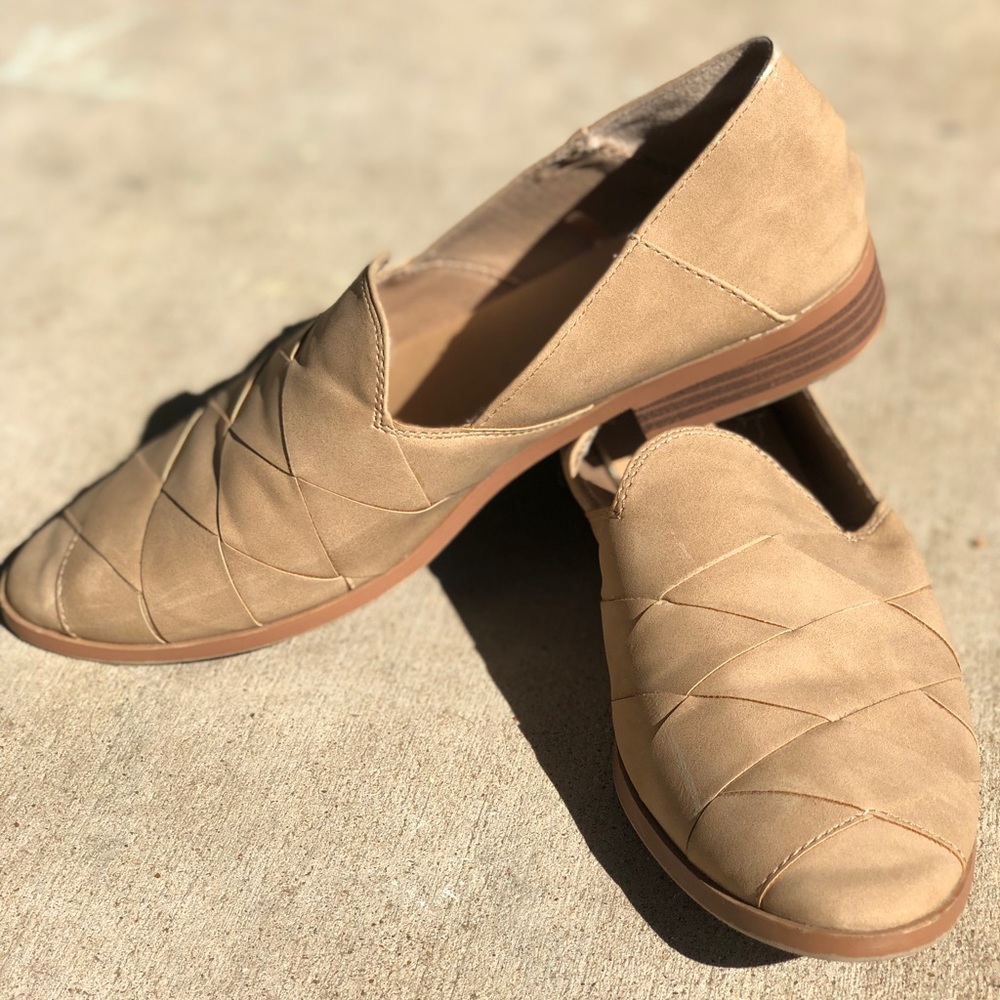 American eagle woven flats